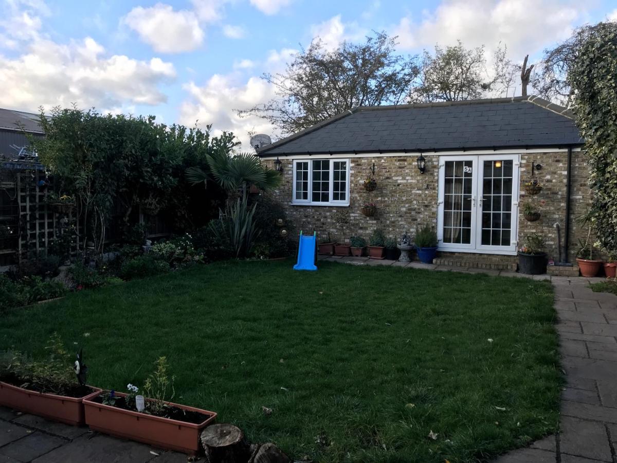 Cosy Cottage Annex In Fairlop Ilford Exterior foto