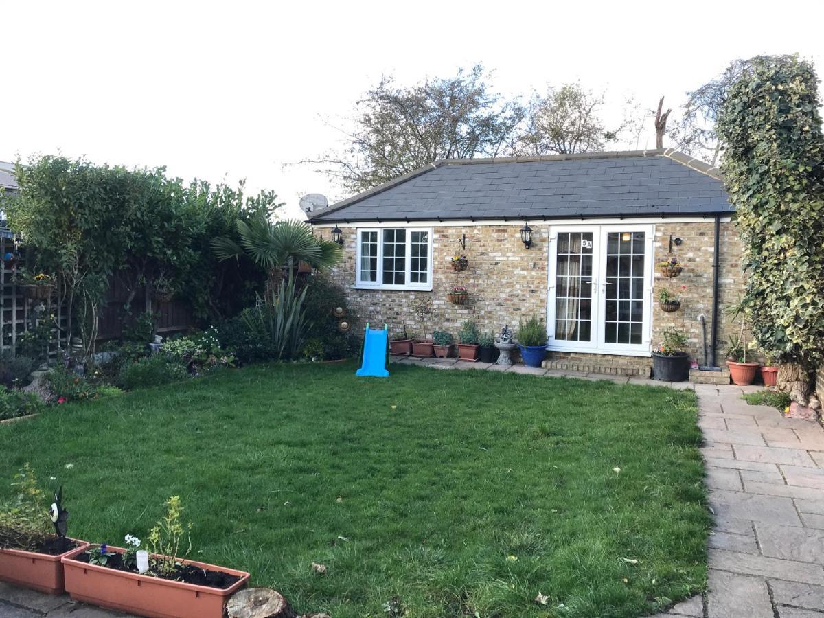 Cosy Cottage Annex In Fairlop Ilford Exterior foto